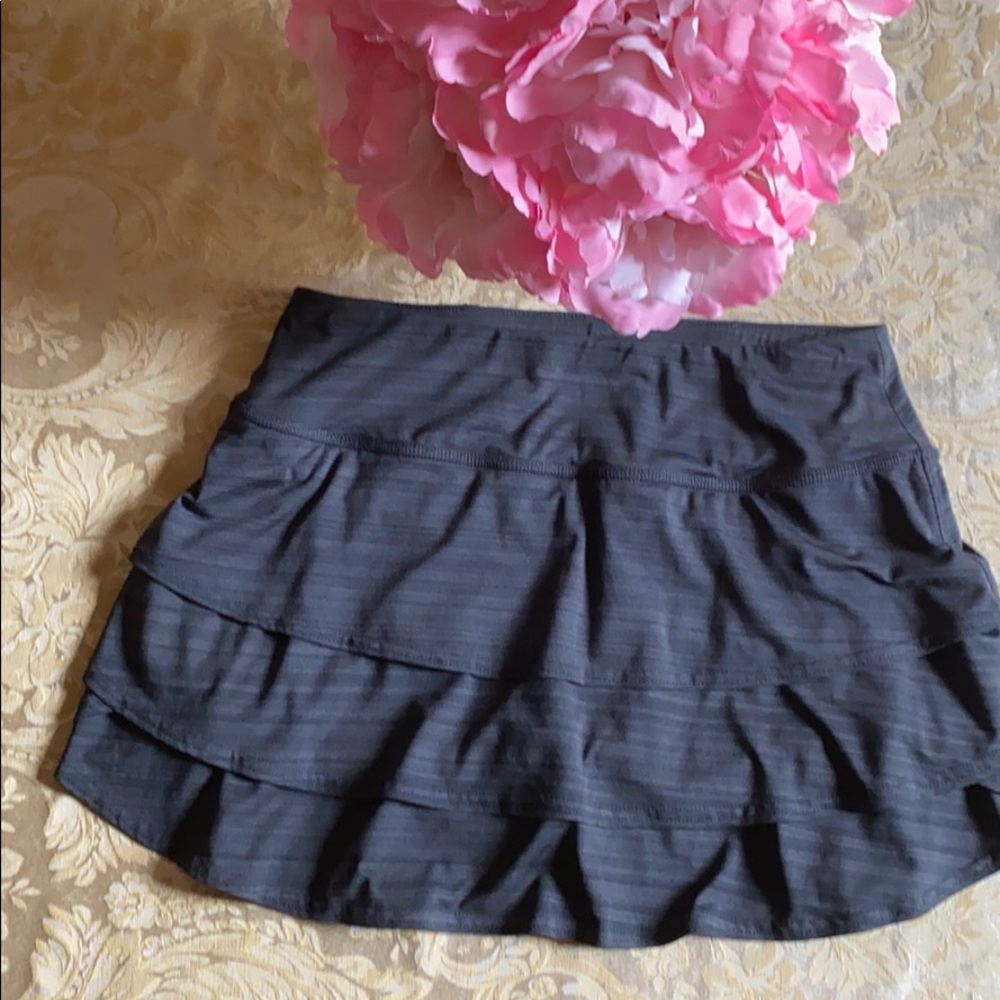 Small Athleta space grey skirt.